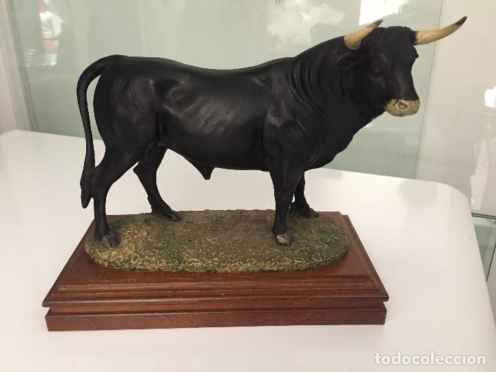 Antig&uuml;edades: Figura toro - Foto 1