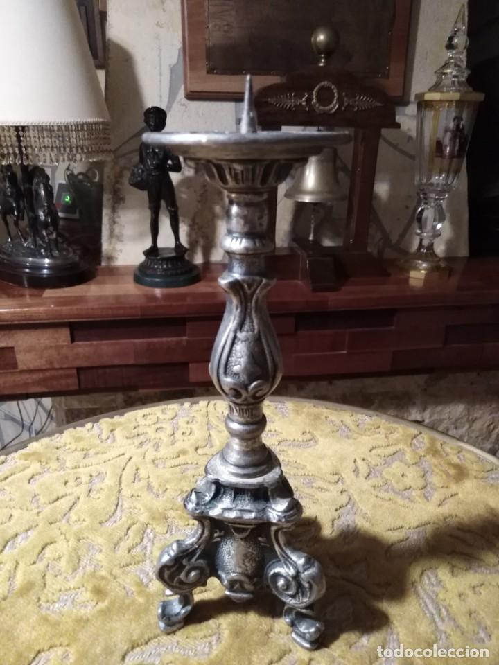 Antig&uuml;edades: candelabro antiguo para altar. - Foto 1