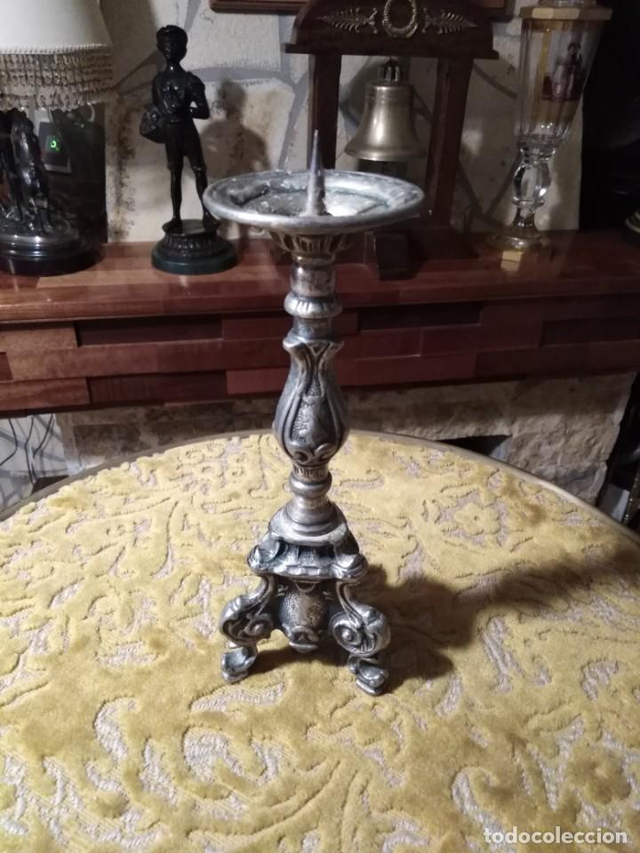 Antig&uuml;edades: candelabro antiguo para altar. - Foto 2