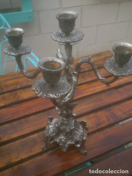 Antig&uuml;edades: PAREJA DE CANDELABROS EN BRONCE PLATEADOS. - Foto 3