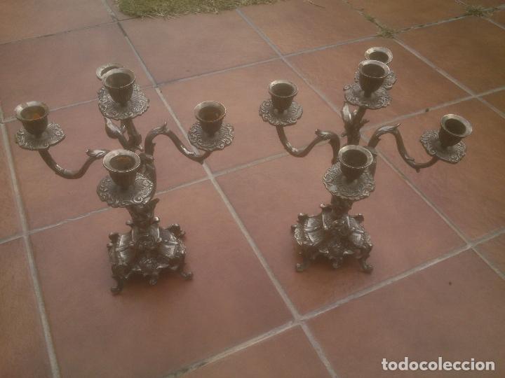 Antig&uuml;edades: PAREJA DE CANDELABROS EN BRONCE PLATEADOS. - Foto 4