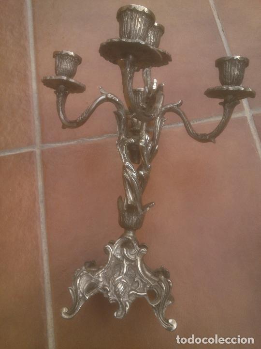 Antig&uuml;edades: PAREJA DE CANDELABROS EN BRONCE PLATEADOS. - Foto 5