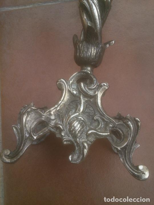 Antig&uuml;edades: PAREJA DE CANDELABROS EN BRONCE PLATEADOS. - Foto 6