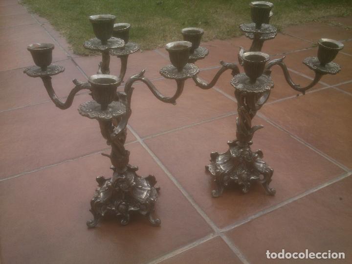 Antig&uuml;edades: PAREJA DE CANDELABROS EN BRONCE PLATEADOS. - Foto 8