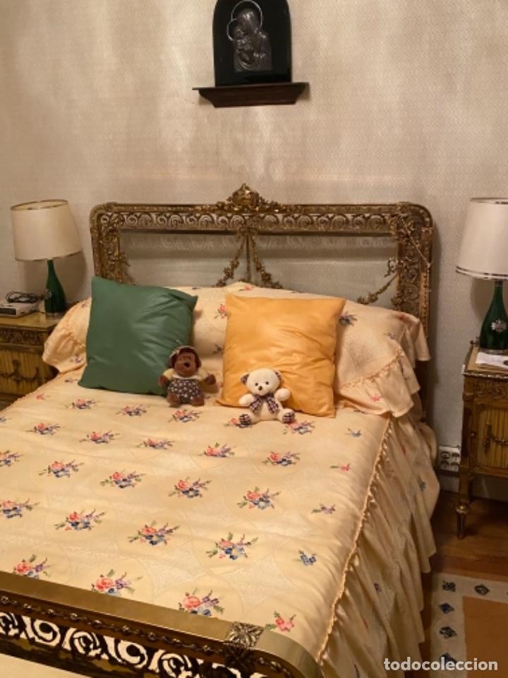 Antig&uuml;edades: Cama de bronce maziza y labrada - Foto 1