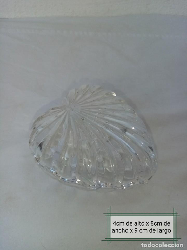 Antig&uuml;edades: Cajita de cristal con forma de corazon. - Foto 1