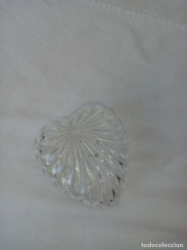 Antig&uuml;edades: Cajita de cristal con forma de corazon. - Foto 2