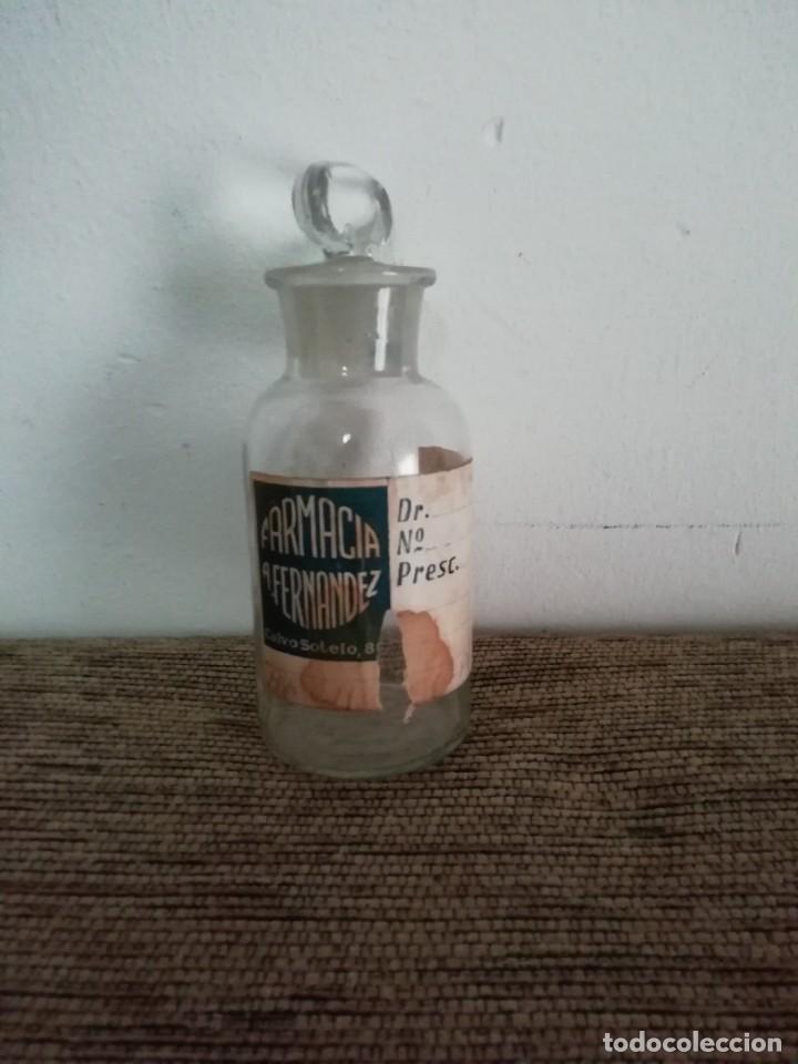 Oggetti Antichi: Antiguo tarro de cristal de farmacia Fern&aacute;ndez la l&iacute;nea C&aacute;diz mide 13 cm de longitud y 5 cm di&aacute;metro