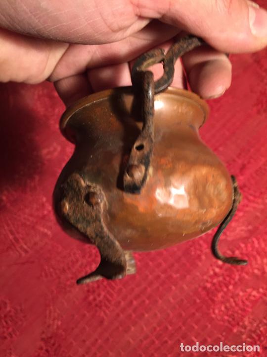 Antigüedades: Antigua pequeña olla / puchero de cobre con patas y asa de los años 60-70 - Foto 4 - 224000006