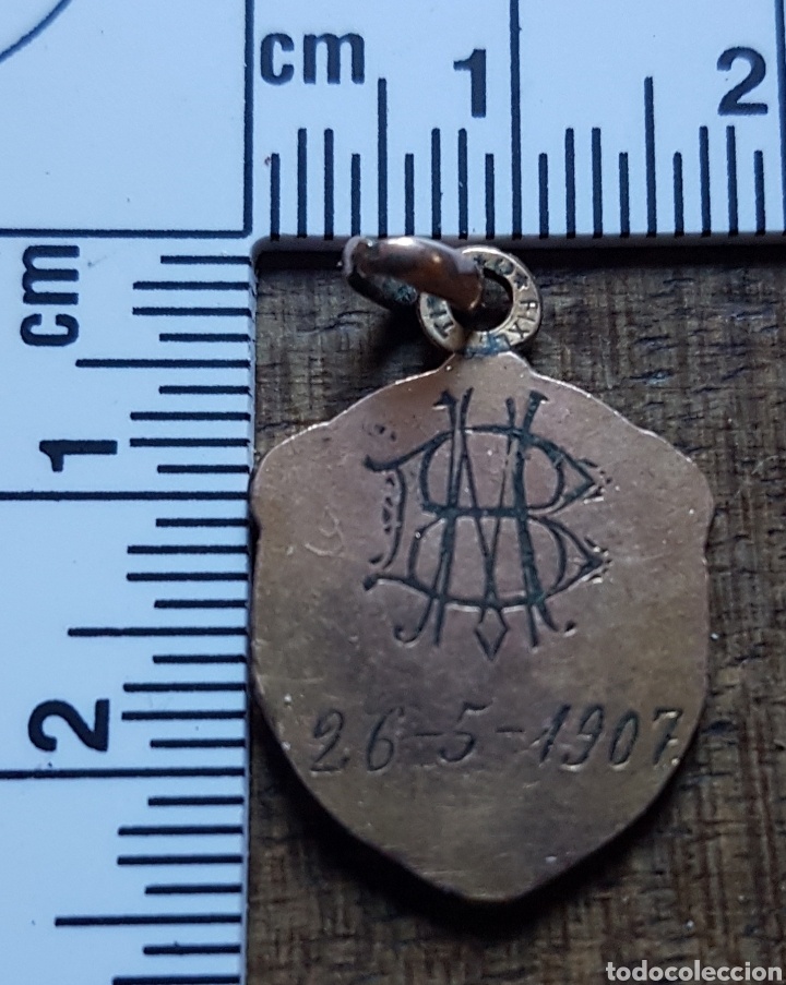 Antig&uuml;edades: Antigua medalla comunion 1907 chapada en oro. - Foto 2