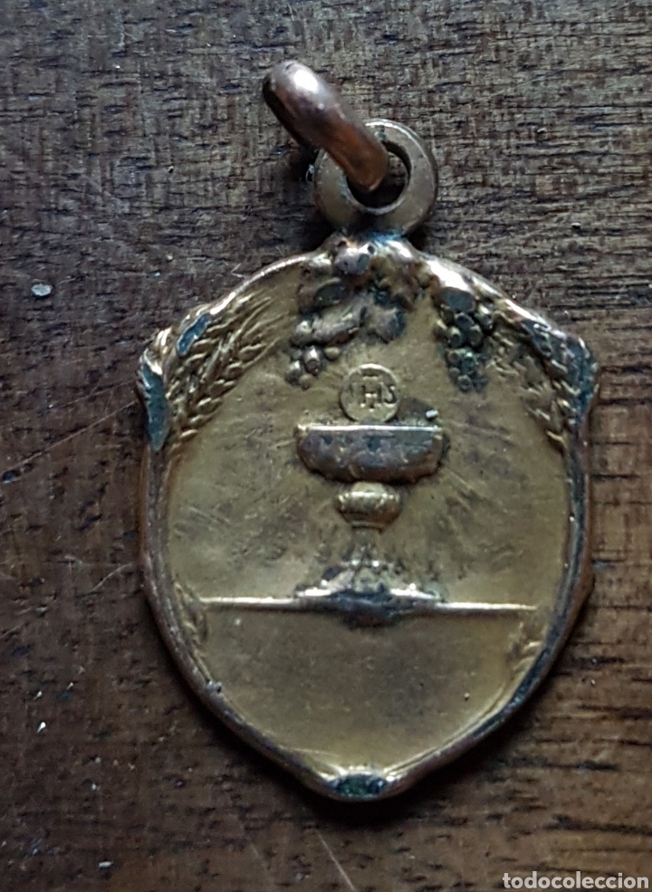 Antig&uuml;edades: Antigua medalla comunion 1907 chapada en oro. - Foto 1