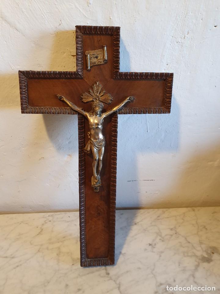 Antig&uuml;edades: -CRUCIFIJO MADERA Y CALAMINA - Foto 1