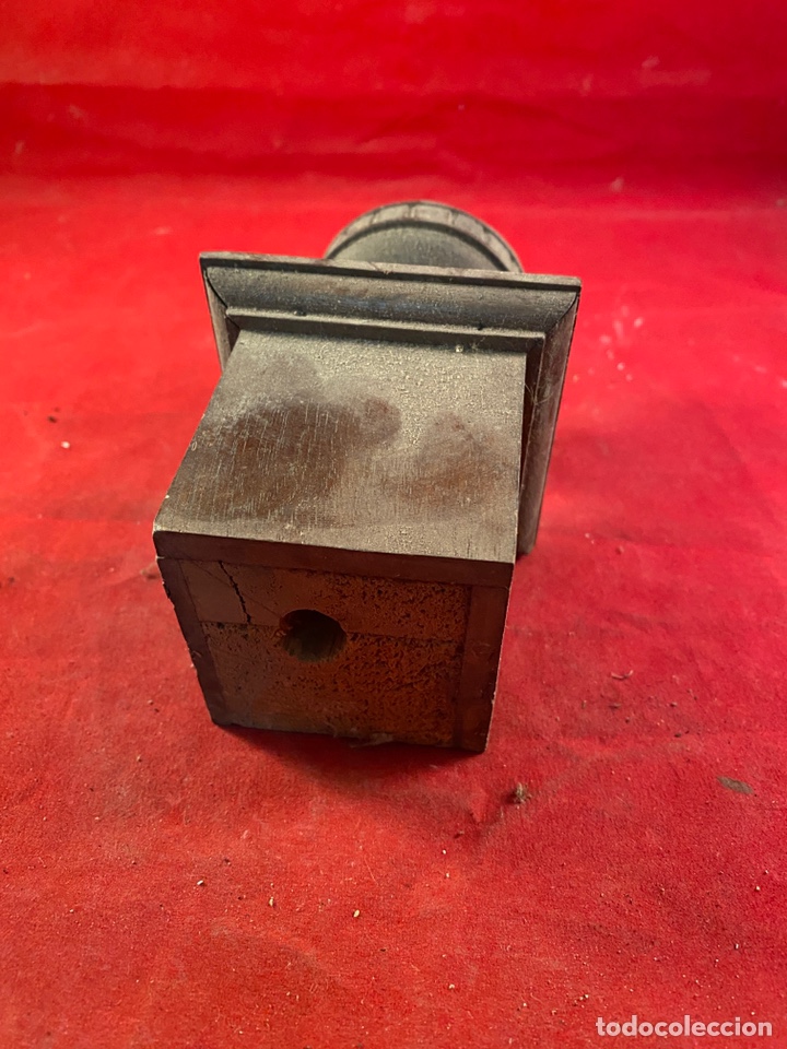 Antig&uuml;edades: Remate de madera para escalera - Foto 3