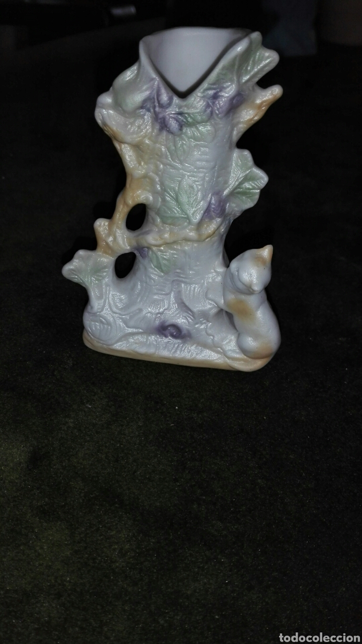 Antig&uuml;edades: Violetero en porcelana - Foto 1