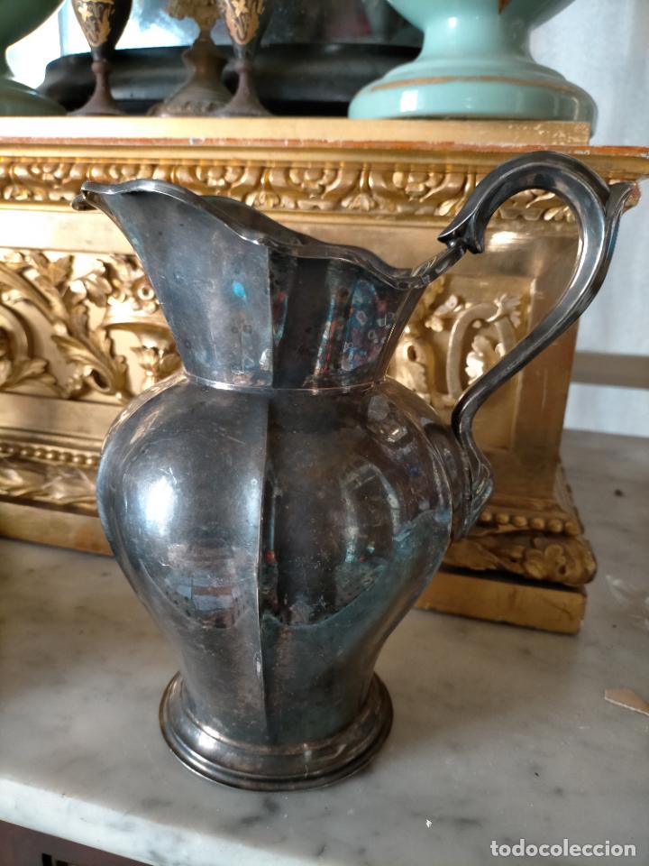 Antigüedades: gran jarra AGUAMANIL lechera o cafetera metal plateada ,19 CM APROXIMADOS LAVATORIO SEMANA SANTA - Foto 2 - 224171597