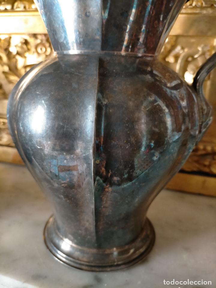 Antigüedades: gran jarra AGUAMANIL lechera o cafetera metal plateada ,19 CM APROXIMADOS LAVATORIO SEMANA SANTA - Foto 5 - 224171597