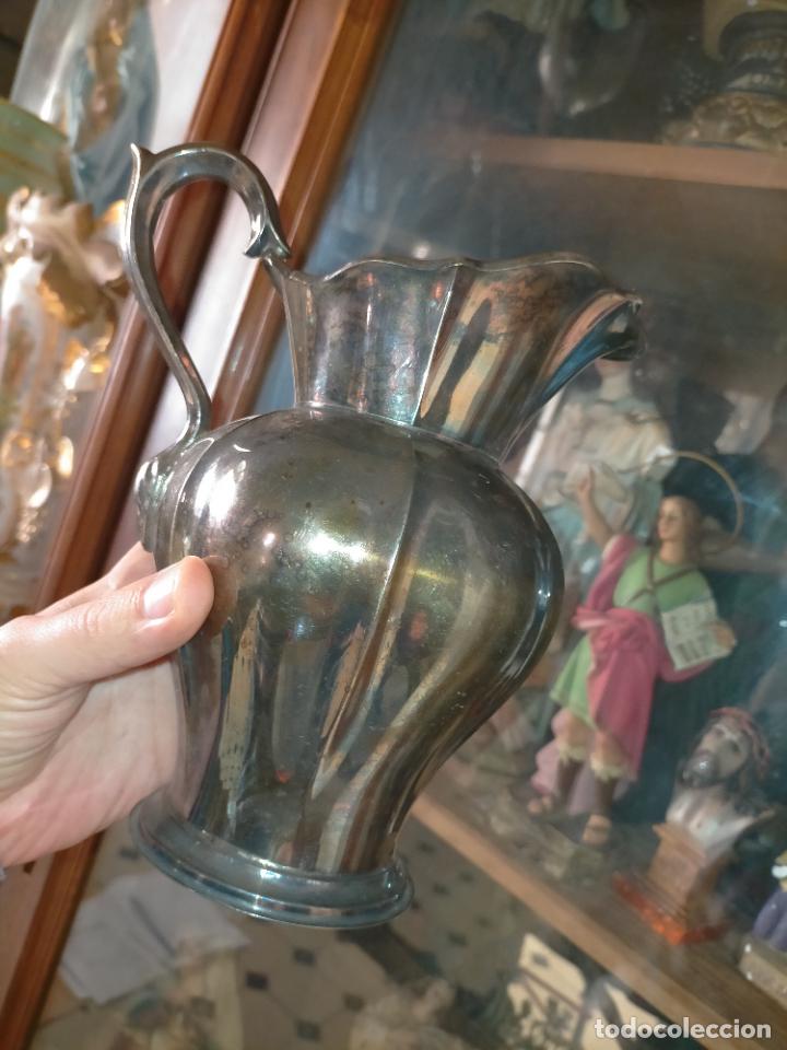 Antigüedades: gran jarra AGUAMANIL lechera o cafetera metal plateada ,19 CM APROXIMADOS LAVATORIO SEMANA SANTA - Foto 7 - 224171597