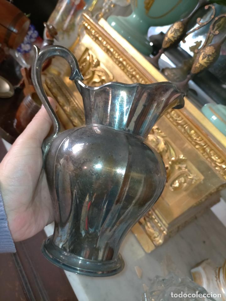 Antigüedades: gran jarra AGUAMANIL lechera o cafetera metal plateada ,19 CM APROXIMADOS LAVATORIO SEMANA SANTA - Foto 8 - 224171597