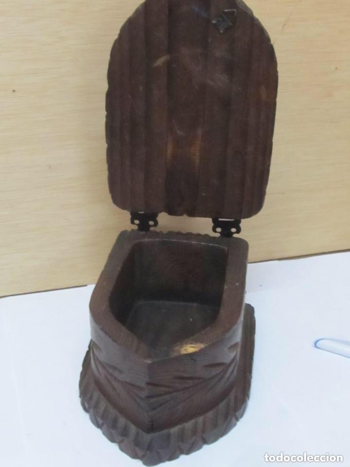 Antig&uuml;edades: Caja antigua de madera con forma plancha - Foto 3