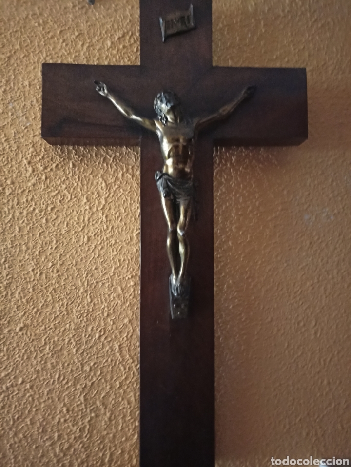 Antig&uuml;edades: antiguo crucifijo madera y meta - Foto 3