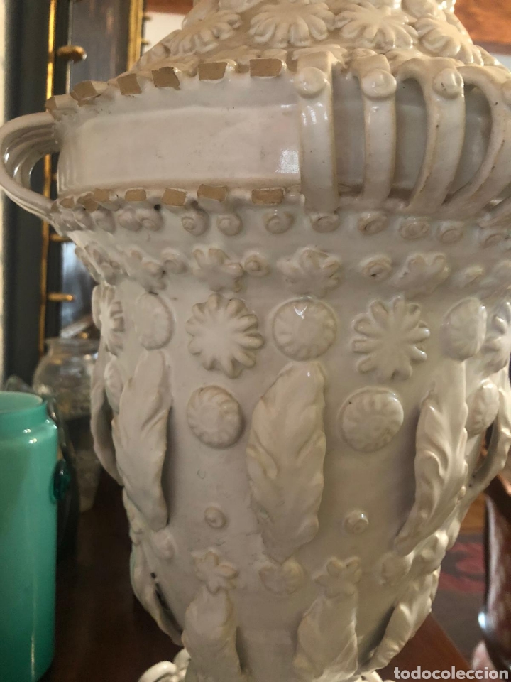 Antigüedades: Magnifico jarron de Alcora blanco con espejo a juego - Foto 4 - 224423977