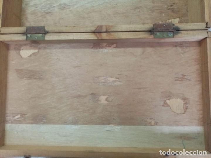 Antigüedades: Antigua Maleta de madera con cierres y asa de hierro_años 50 - Foto 15 - 224441876