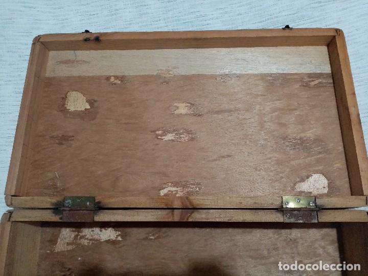 Antigüedades: Antigua Maleta de madera con cierres y asa de hierro_años 50 - Foto 17 - 224441876