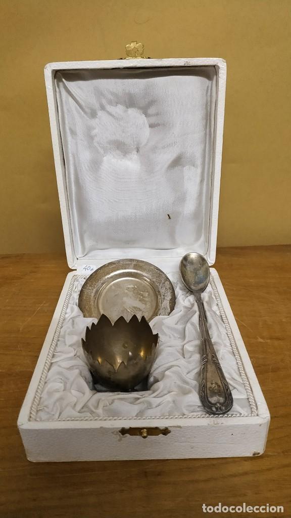 Antig&uuml;edades: Conjunto huevera, platito y cuchara de la primera comuni&oacute;n - Foto 1