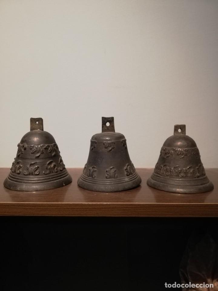 Antig&uuml;edades: TRES CAMPANAS DE BRONCE S. XVIII - Foto 2