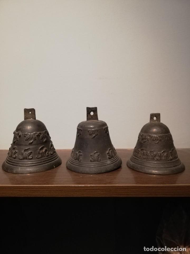 Antig&uuml;edades: TRES CAMPANAS DE BRONCE S. XVIII - Foto 4