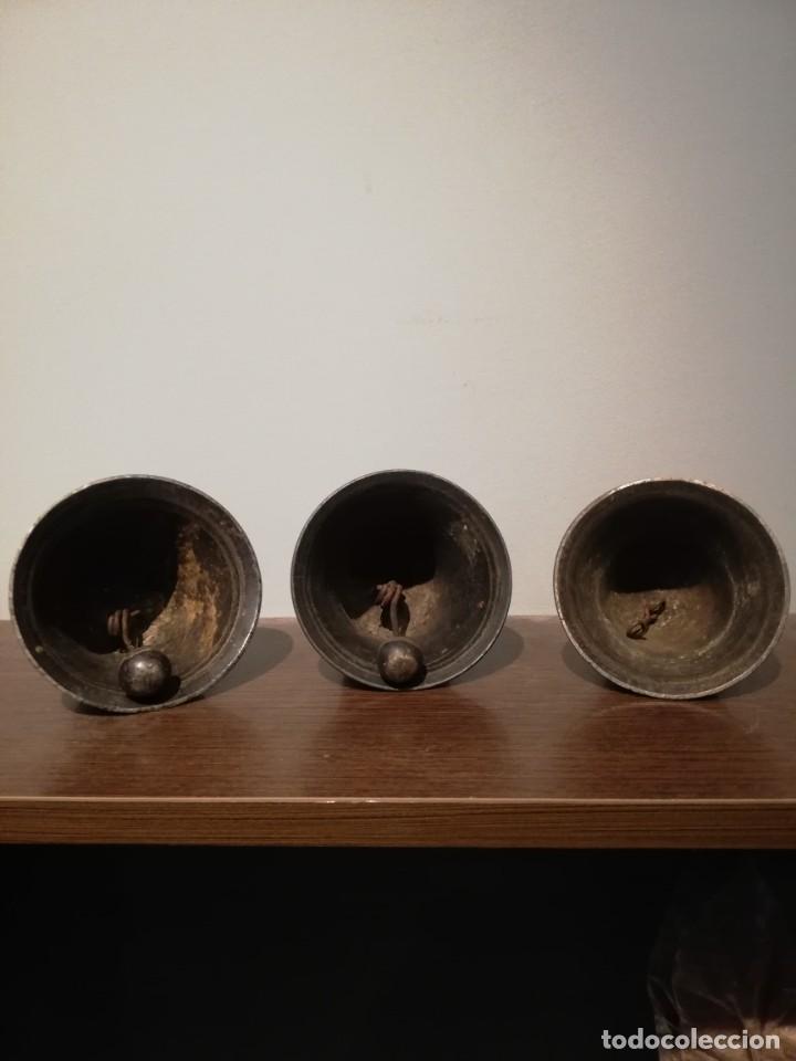 Antig&uuml;edades: TRES CAMPANAS DE BRONCE S. XVIII - Foto 9