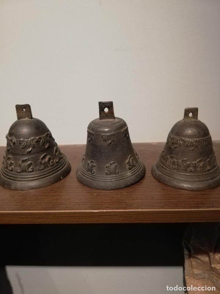 Antig&uuml;edades: TRES CAMPANAS DE BRONCE S. XVIII - Foto 13