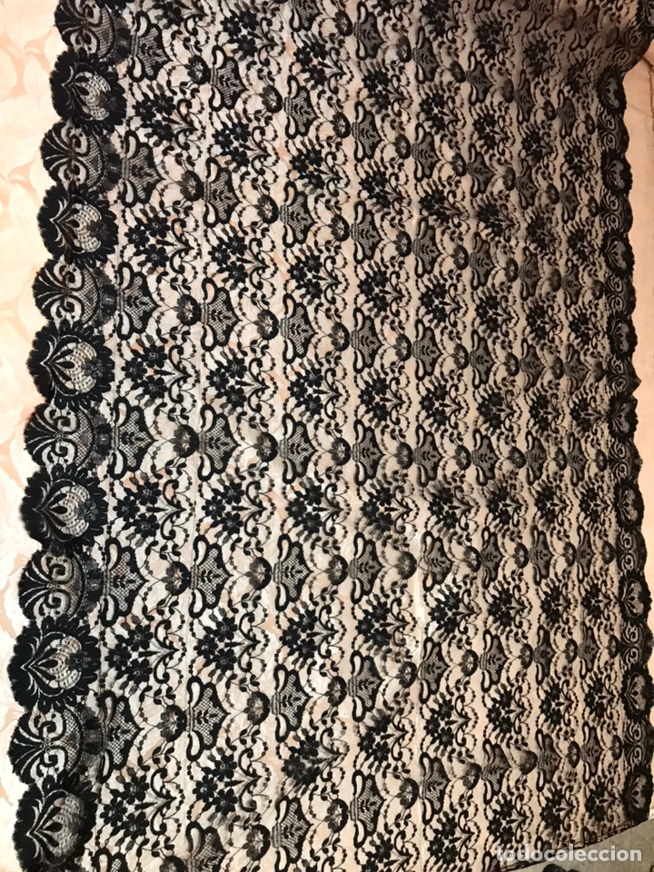 Antig&uuml;edades: Mantilla con faltas - Foto 1