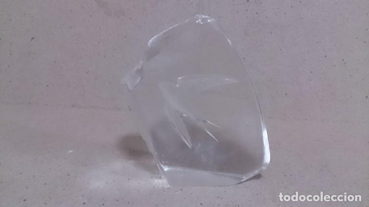 Antiquit&eacute;s: PRECIOSA AVE SOBRE CRISTAL TALLADO FIRMADA