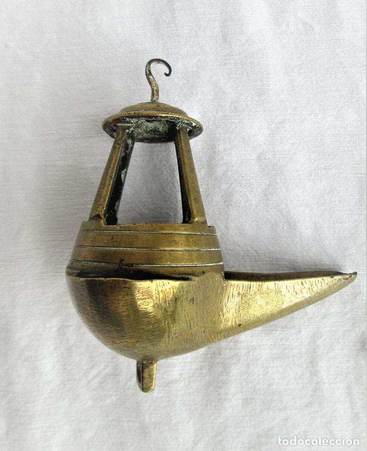 Lámpara de aceite de la antigüedad.