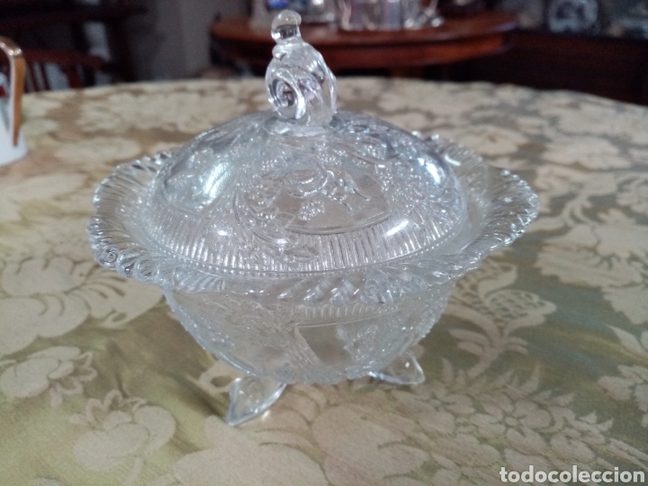 Antiquit&eacute;s: Azucarero de cristal prensado con patas