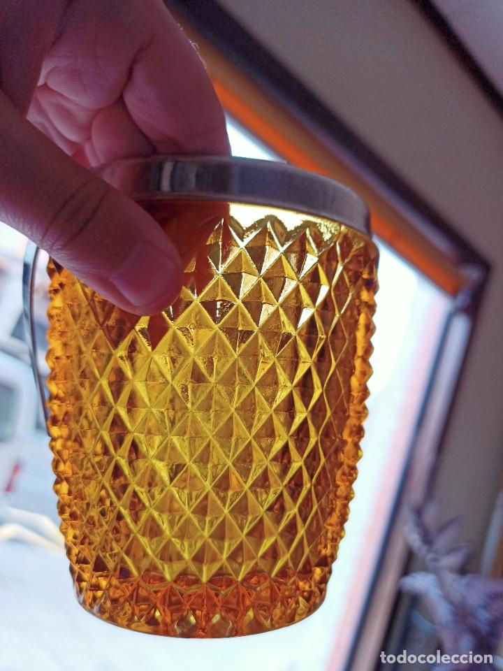 Antig&uuml;edades: Cubitera de cristal color ambar - Foto 3
