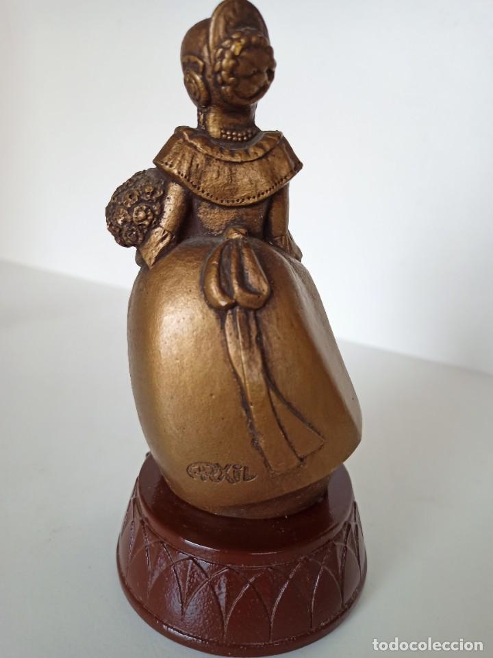 Antig&uuml;edades: Figura de fallera - Foto 3