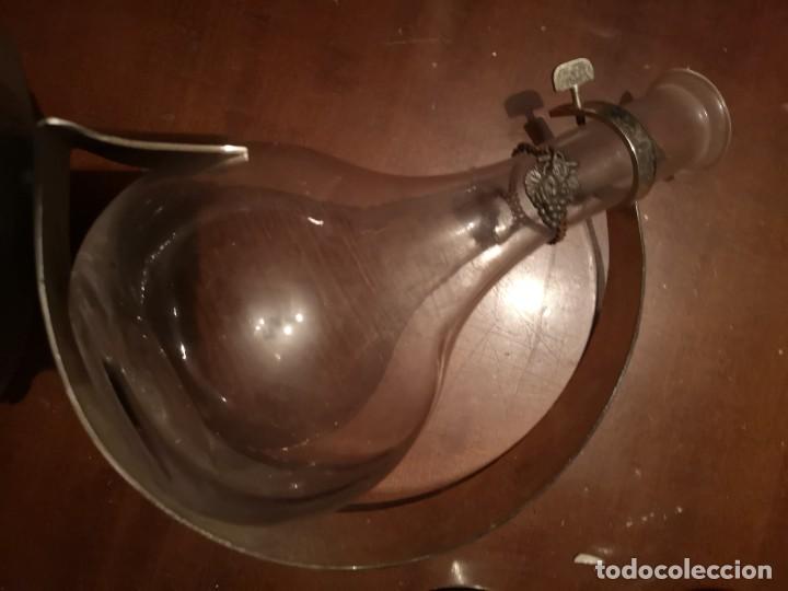 Antig&uuml;edades: Decantador met&aacute;lico - Foto 2