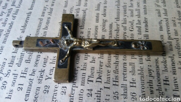 Antig&uuml;edades: Cruz de monja antigua - bronce y madera - Foto 2