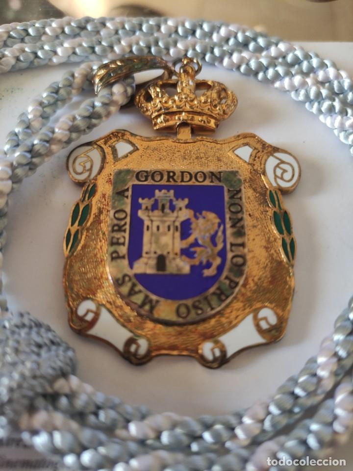 Antig&uuml;edades: Medalla de Le&oacute;n de Pola de Gordon - Foto 1