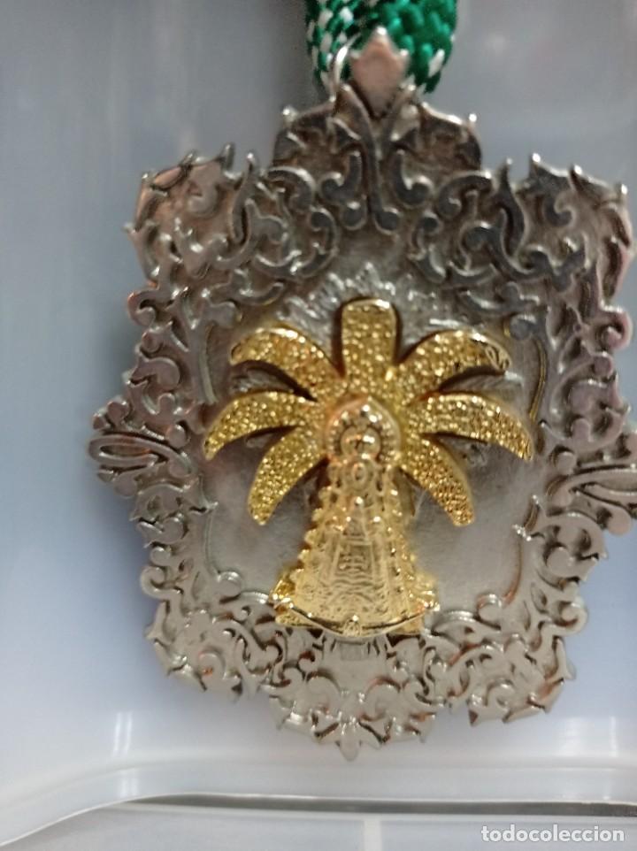 Antig&uuml;edades: MEDALLA DE NUESTRA SE&Ntilde;ORA DEL ROCIO - ELCHE CON CORDON - Foto 2
