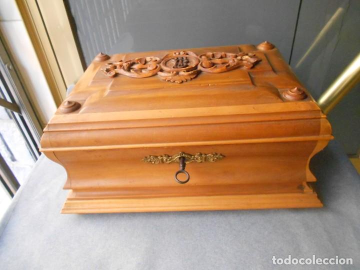 Antig&uuml;edades: ANTIGUO JOYERO DE MADERA - Foto 1