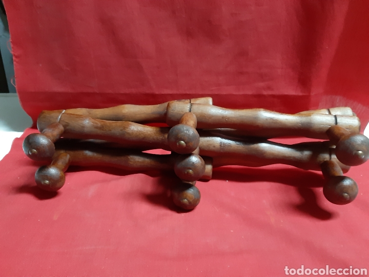 Antig&uuml;edades: Antigua percha extensible realizada en madera - Foto 3