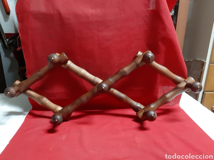 Antig&uuml;edades: Antigua percha extensible realizada en madera - Foto 1