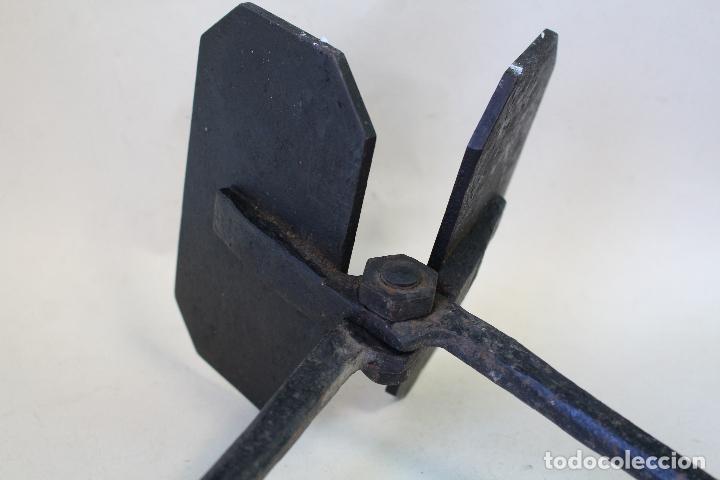 Antig&uuml;edades: ANTIGUO OSTIERO DE HIERRO DE FORJA - Foto 7