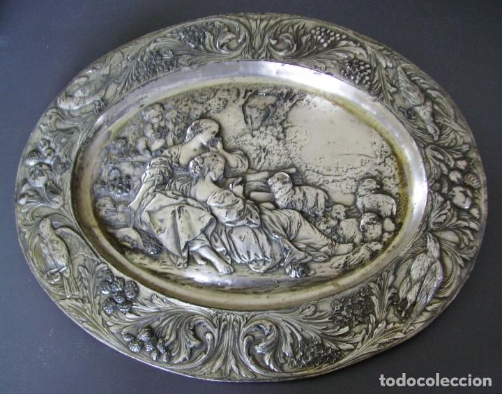 Antig&uuml;edades: GRAN BANDEJA DE COBRE PLATEADO XIX - Foto 1