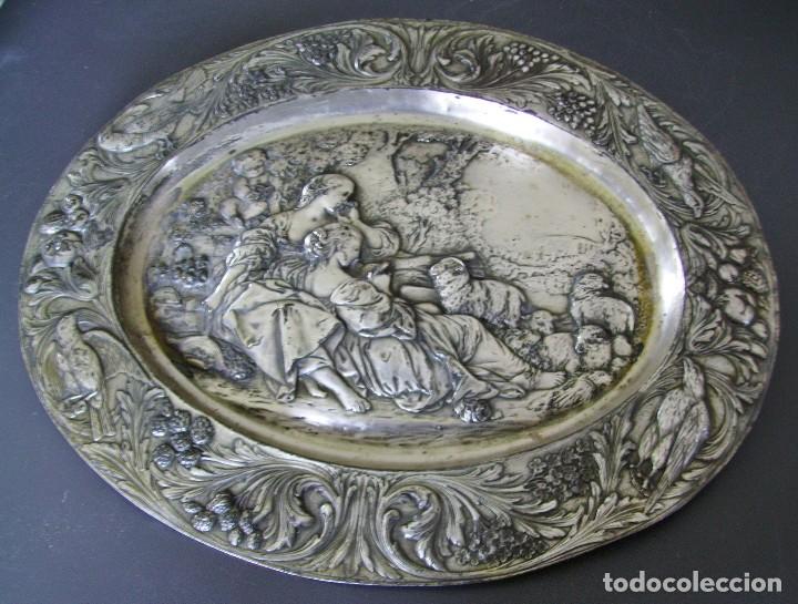 Antig&uuml;edades: GRAN BANDEJA DE COBRE PLATEADO XIX - Foto 2