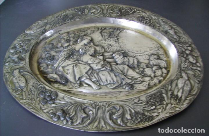 Antig&uuml;edades: GRAN BANDEJA DE COBRE PLATEADO XIX - Foto 3