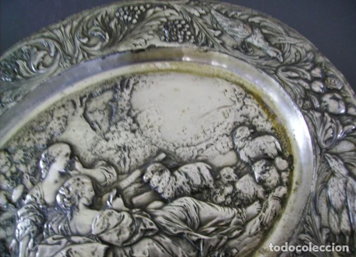 Antig&uuml;edades: GRAN BANDEJA DE COBRE PLATEADO XIX - Foto 5